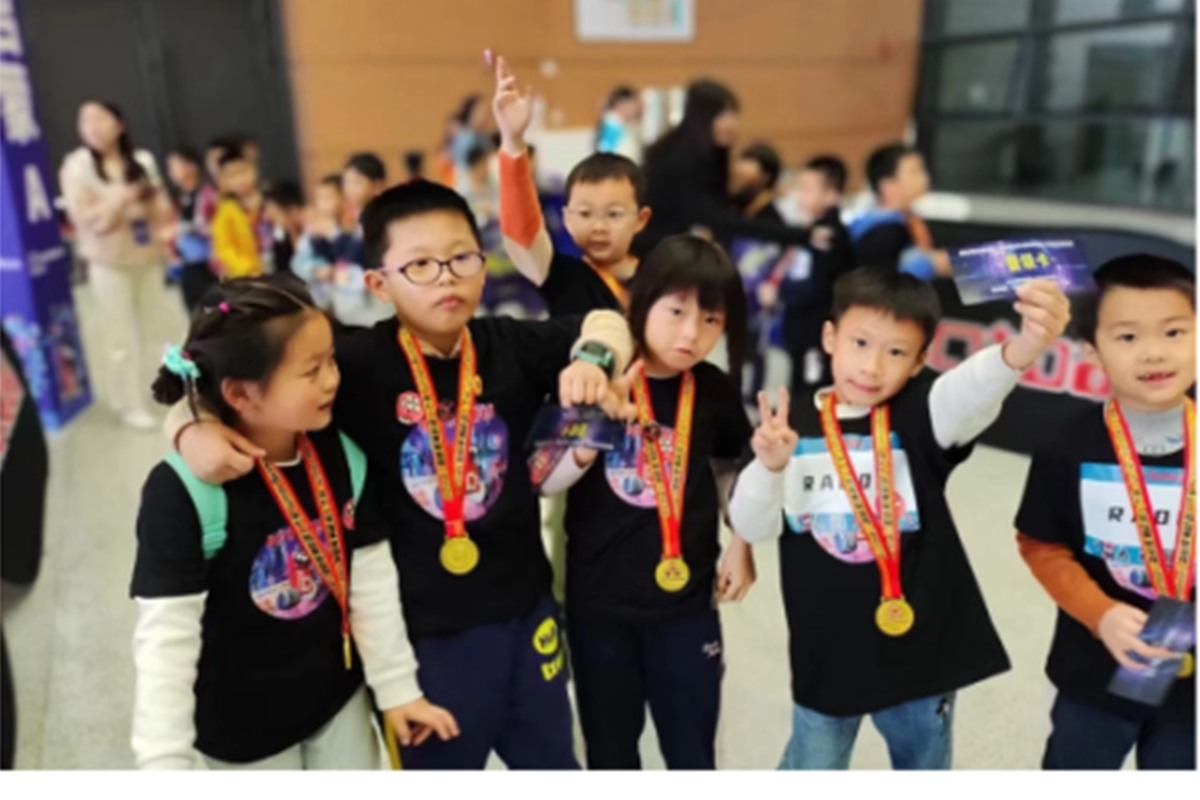 AI迪生学员获得机器人赛事奖牌